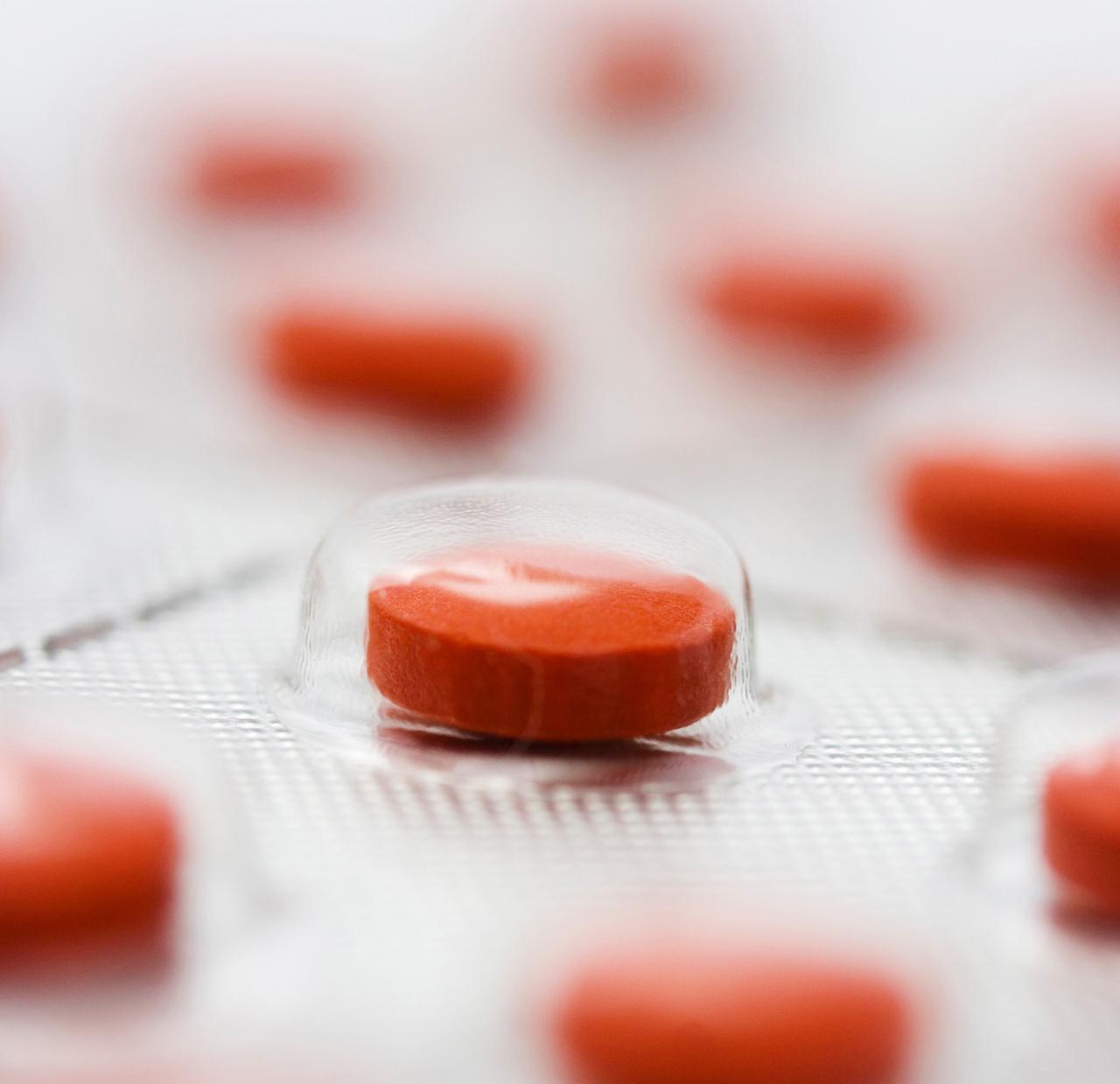 red-pills-in-plastic-pack_MJnWoEwd red-pills-in-plastic-pack_MJnWoEwd