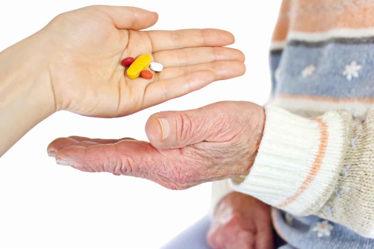 graphicstock-giving-pills-to-elderly-woman-over-white-background_rtUzAxSXdW